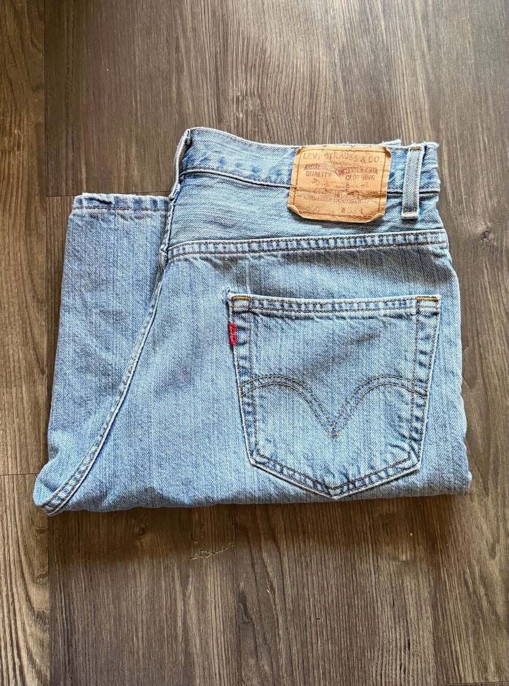 Levi's 550 Size W33 Denim Shorts Light Wash Vintage Relax Fit